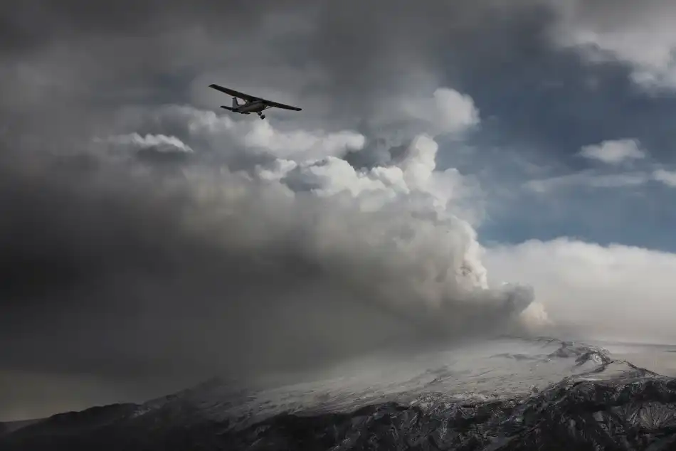 Ingibergsson, Bragi: Volare attraverso la cenere