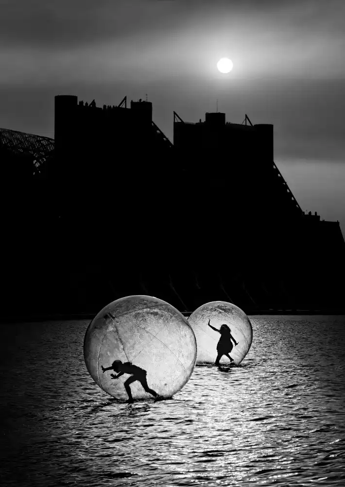 Duran, Luis Juan: Games in a bubble