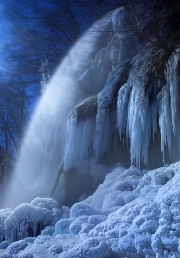 Schumacher, Nicolas: Frozen in the moonlight