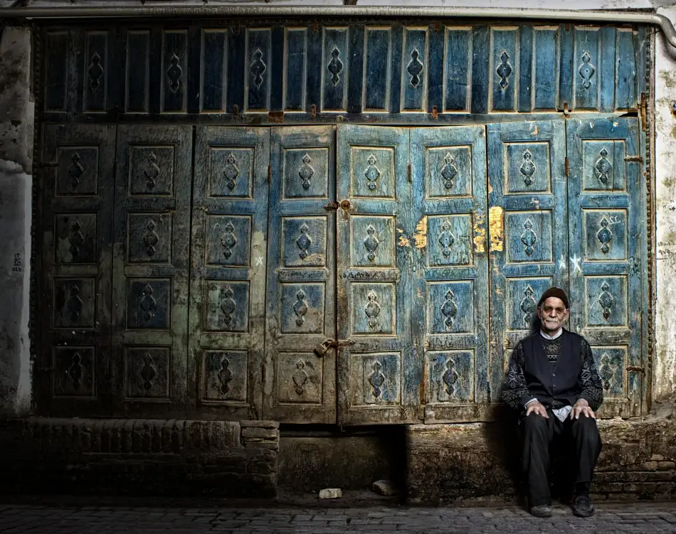 Akhoondi, Reza Mohammad: Viejo