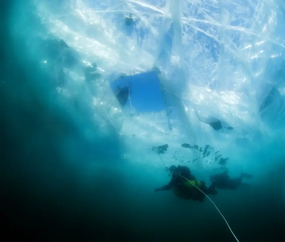 Narchuk, Andrey: Ice diving