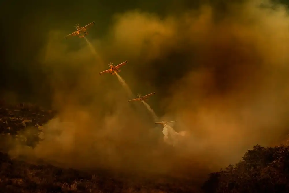 Grambone, Antonio: Air Tractor 802 Fire Boss en acción.