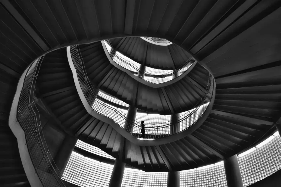 Ikeda, Keisuke: go downstairs