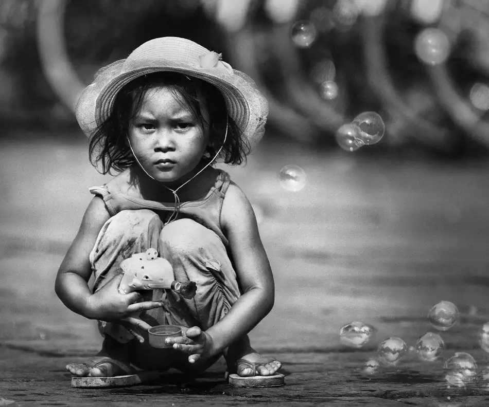 Kisworo, Sebastian: Petite fille bulle de rue
