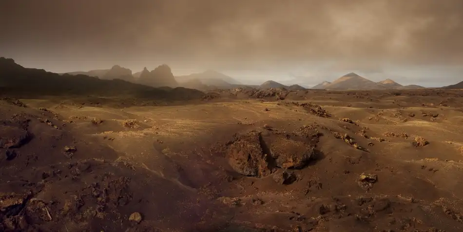 Schumacher, Nicolas: Volcanic landscape in the morning fog