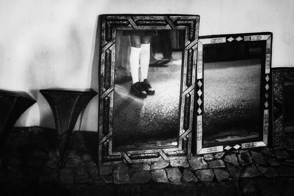 Mexia, Laura: Mirror, Mirror On The Wall