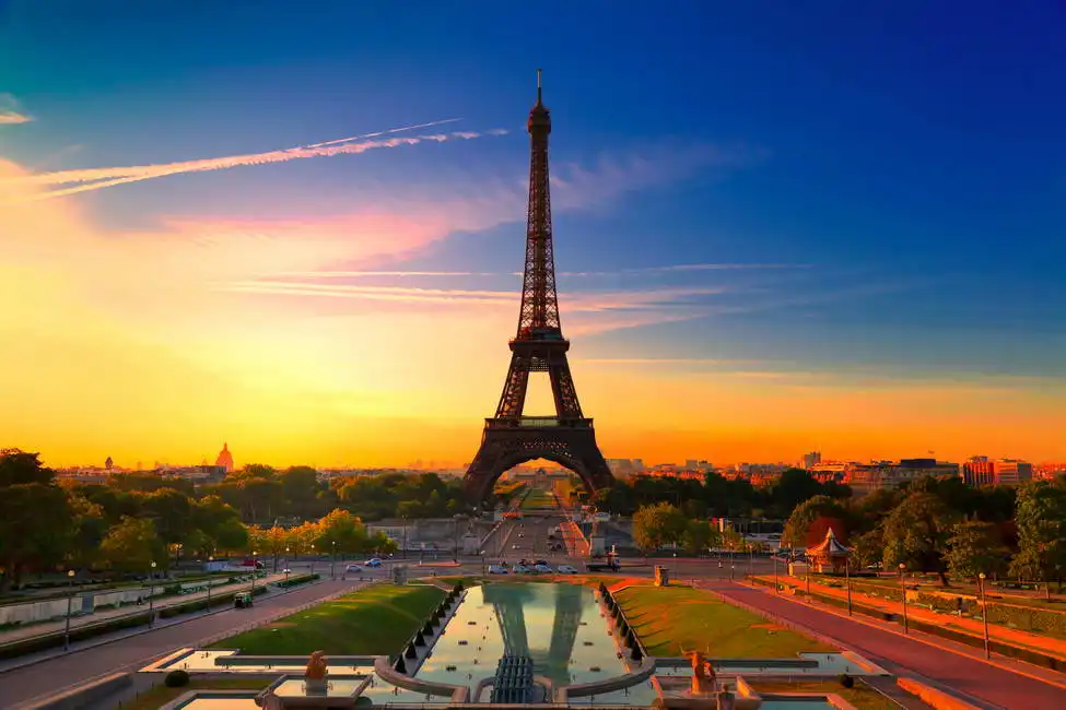 Unknown: Sunrise in Paris, the Eiffel Tower
