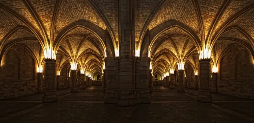Lobato, C. Jose: Columns -La Conciergerie-