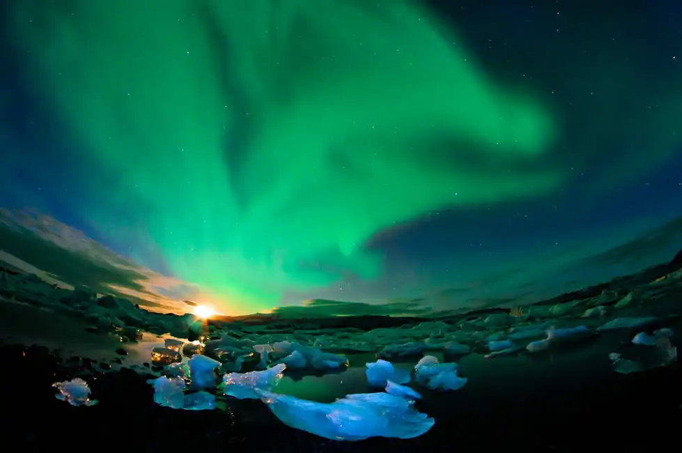Unknown: Aurore sur la lagune glaciaire en Islande