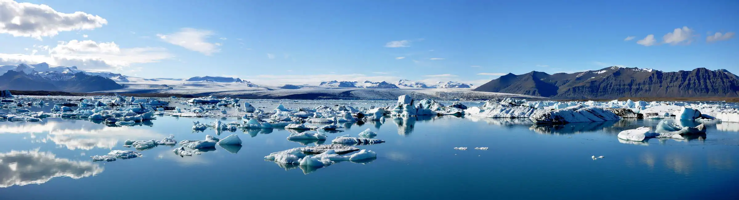 Unknown: Panoramic view of a glacial lake Jokulsarlon