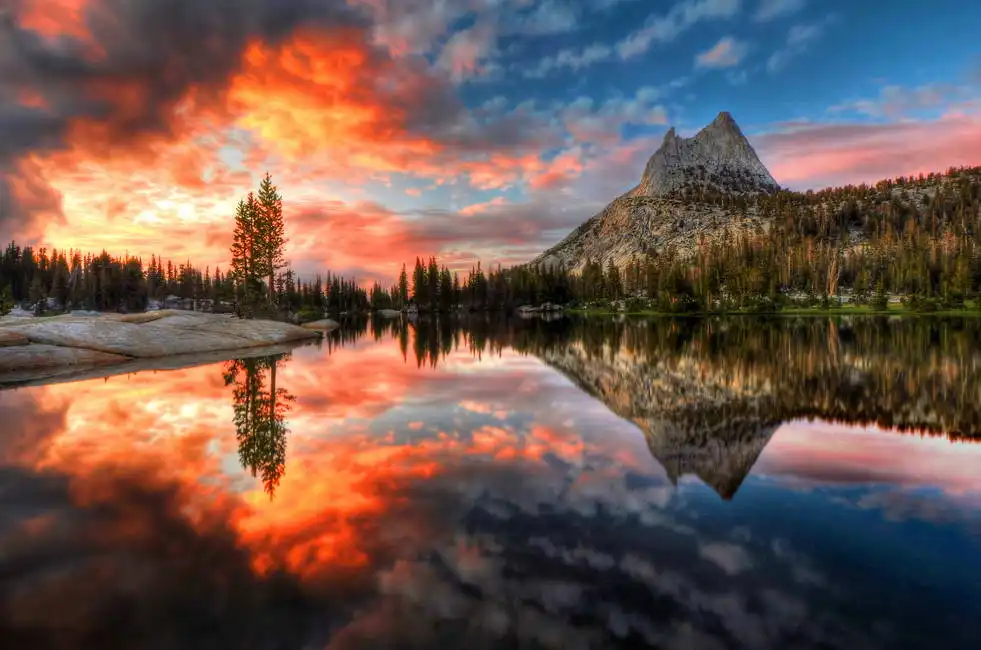 Unknown: Lago della Cattedrale Parco Nazionale dello Yosemite, California