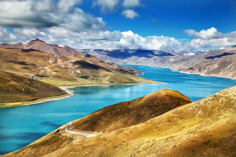 Unknown: Lake Yamdrok-tso, Tibet