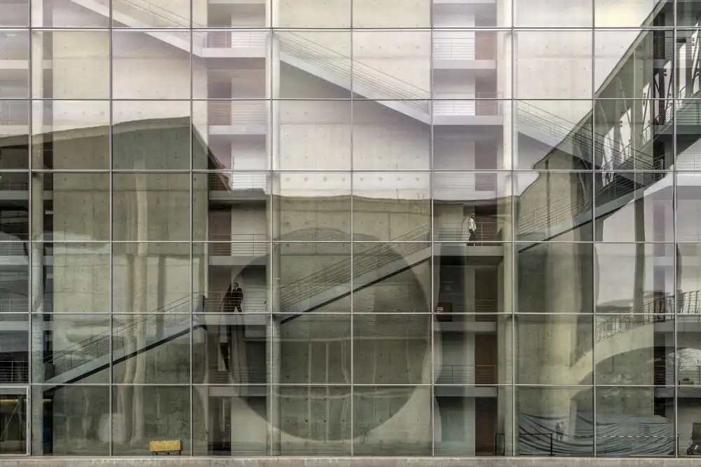Stoop, Susanne: Reflected offices