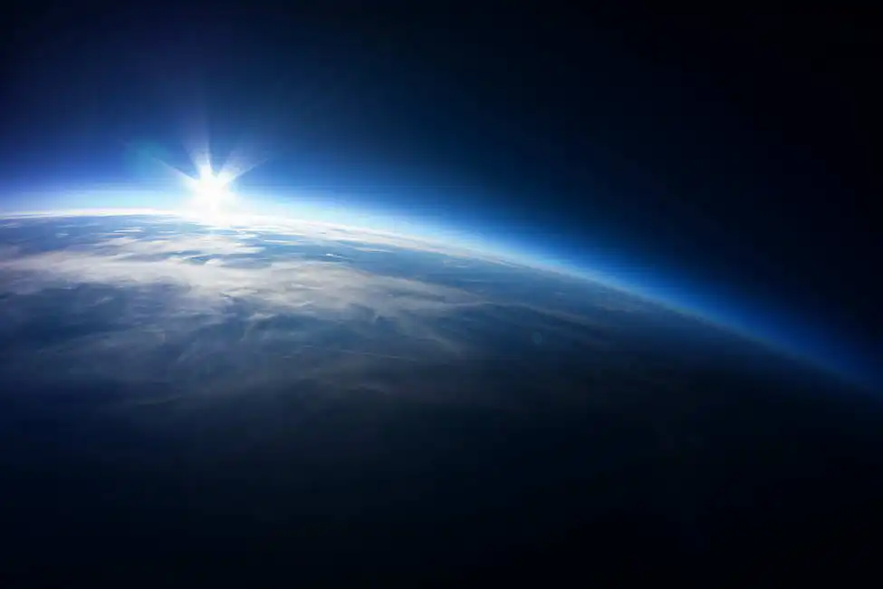 Unknown: Terra, 20 km di altezza