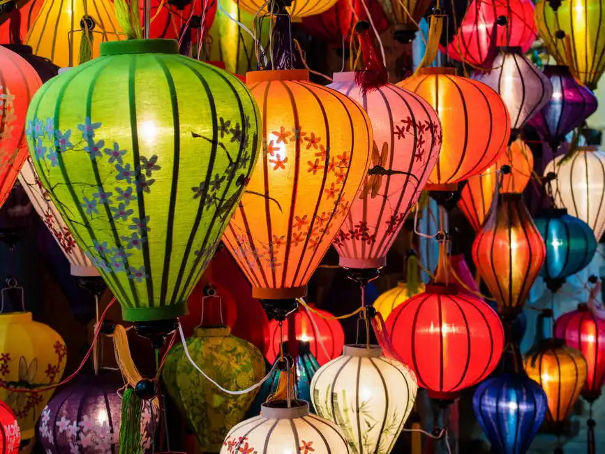 Neznámý: Lampy ve starém městě Hoi An, Vietnamu