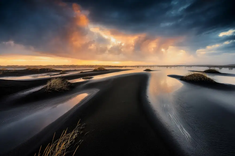 Castan, Martin David: Black beach