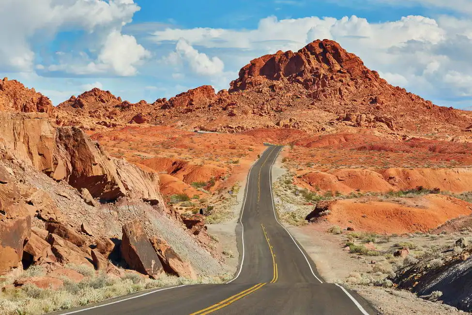 Unknown: Kurvenreiche Straße im Valley of Fire State Park in Nevada, USA