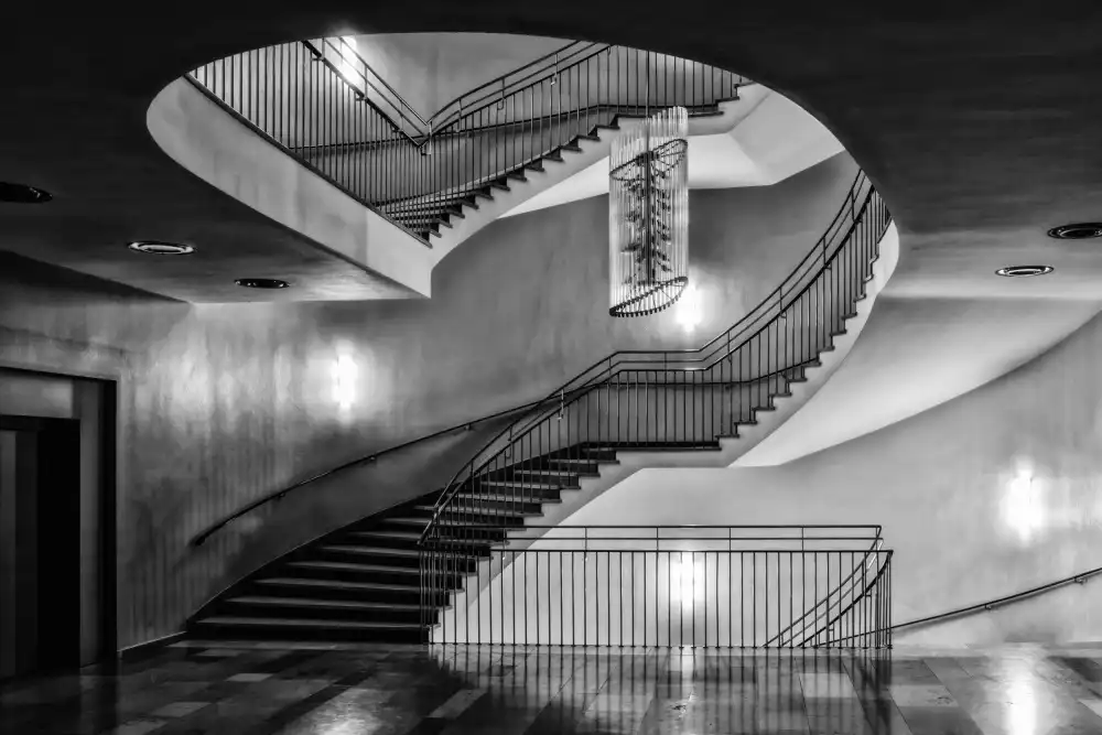 Pfeiffer, Peter: in the hallway