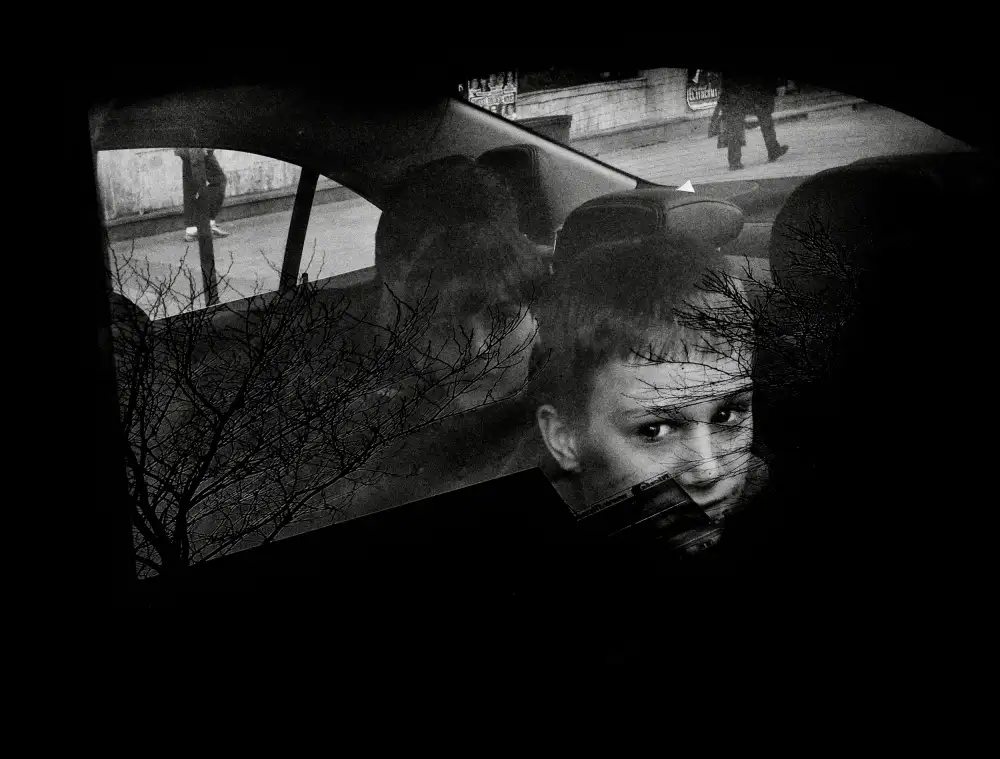 Momanu, Mirela: Otevři oči