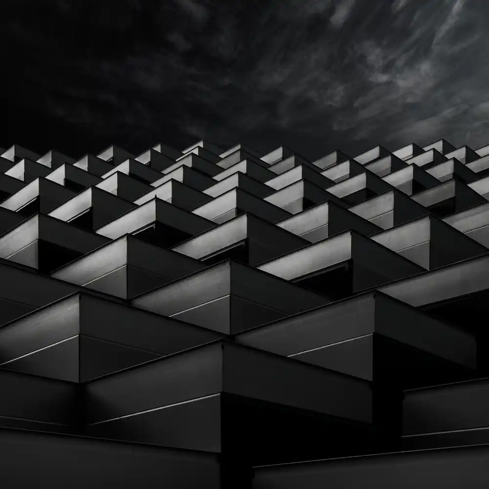 Claes, Gilbert: mur de pyramide