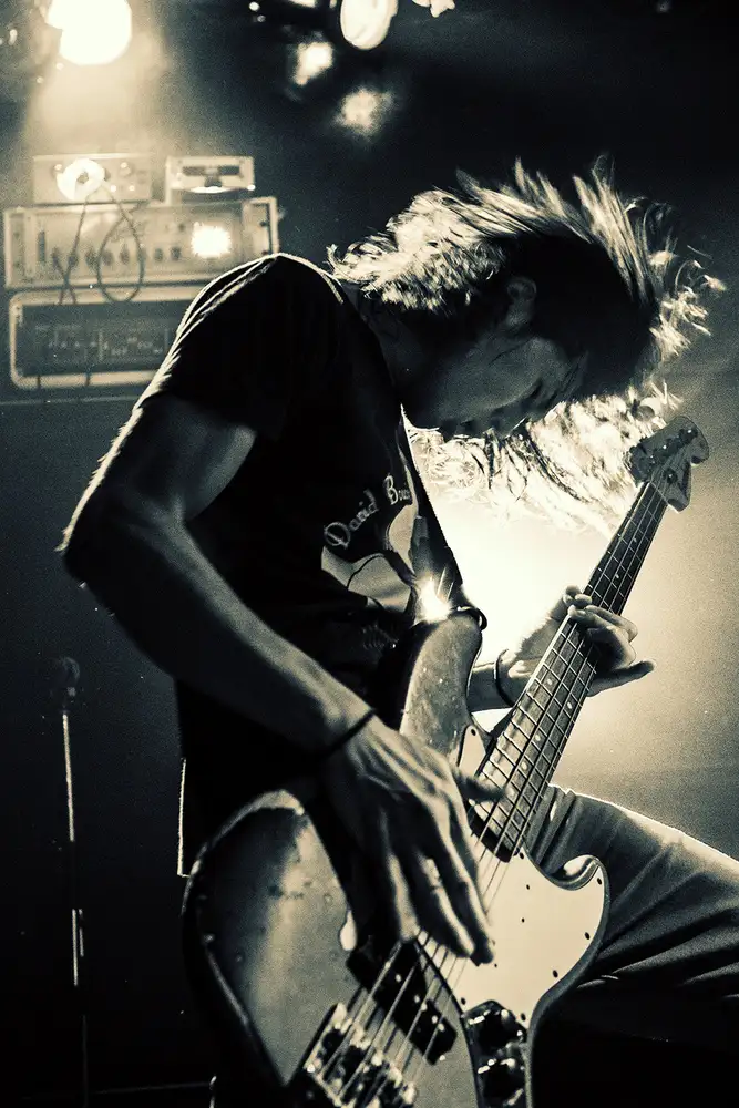 Nakamatsu, Kenji: Playing BassGuitar