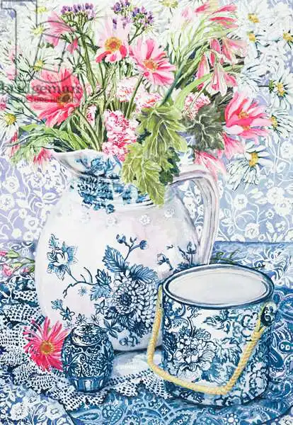 Thewsey, Joa: Gerberas dans une cruche à charbon avec des pots bleus