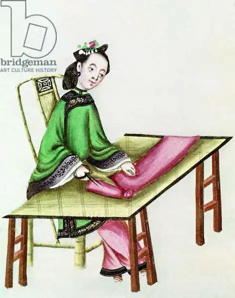 Chinese school (18th century): Une femme chinoise coupant le tissu, période Qianlong (1736-96)
