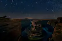 Zhu, Hua: Watching the comet and the meteor shower