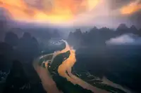 Yang, Jianping: Misty Morning  Over the Li River
