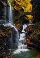 Golub, Robert: Rainbow Falls