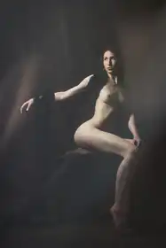 Franke, Ruth: naked lady with cloth