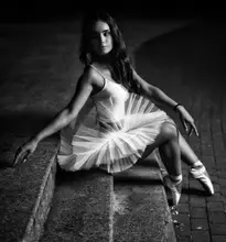 Nanev, Vasil: Ballerina on stairs