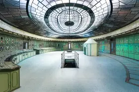 Robroek, Roman: Abandoned Art Deco Control Room