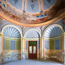 Robroek, Roman: Casino Entrance