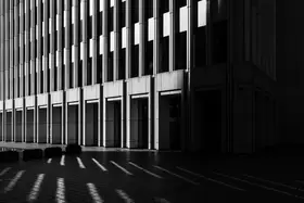 Lantharntong, Tepsarit: Light and shadow of the building