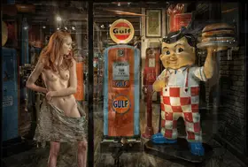 Gore, Tom: Shopping at the Puce