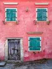 Mpounas, Milton: Shuttered