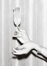 Studio, Pictufy: Champagne Hands Black and White
