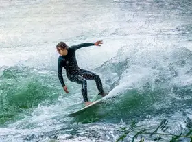Li, Hal: City Surfing