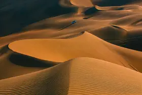 UU: 内蒙巴丹吉林沙漠Badain Jilin Desert in Inner Mongolia