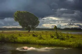 Belovodchenko, Anton: Seductive naked girl in the lake