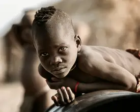 Bohn, E Tori: OmuHimba Boy