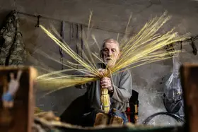 Topalismailoglu, Nevra: Middle of broom