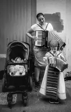 Riahy, Benyamin: Motherly