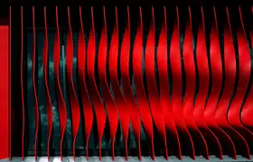 Batzdorf, Erhard: Creative red architectural cladding