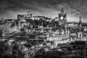 Viola, Melanie: Evening impression from Edinburgh - Monochrome