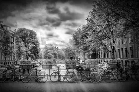 Viola, Melanie: AMSTERDAM Typical Cityscape in monochrome