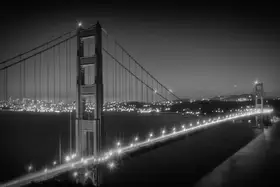 Viola, Melanie: Monochrome Cityscape of Golden Gate Bridge