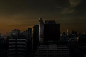 Kwang, Alan: First Light Ratchaprasong