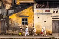 Nguyen, Raphael: When old women back from the market